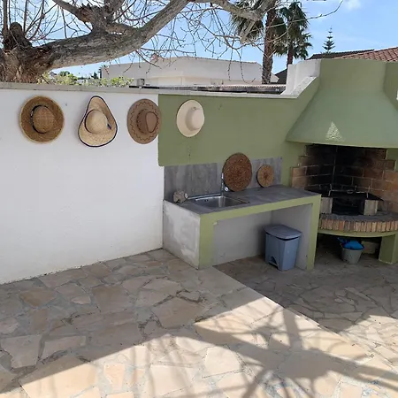 Benjamar-piscina Privada, Aire Acondicionado , Parquing , A 100 Metros De La Playa Nyaraló